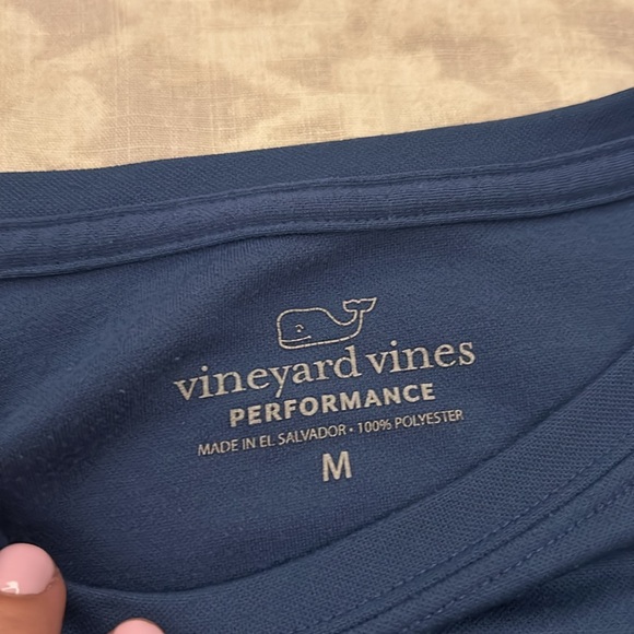 Medium vineyard vines performance t-shirt - Picture 3 of 6